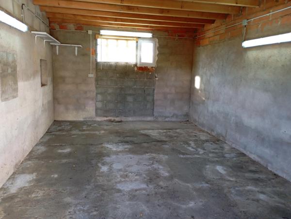 Maison habitable de suite, rafraîchissement à voir