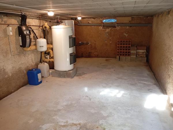 Maison habitable de suite, rafraîchissement à voir