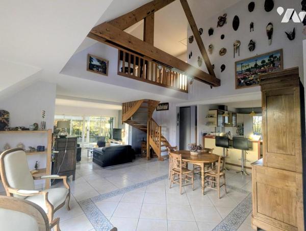 A VENDRE : à la campagne : Maison  d'architecte - 4 chambres - terrain de 6 800 m2