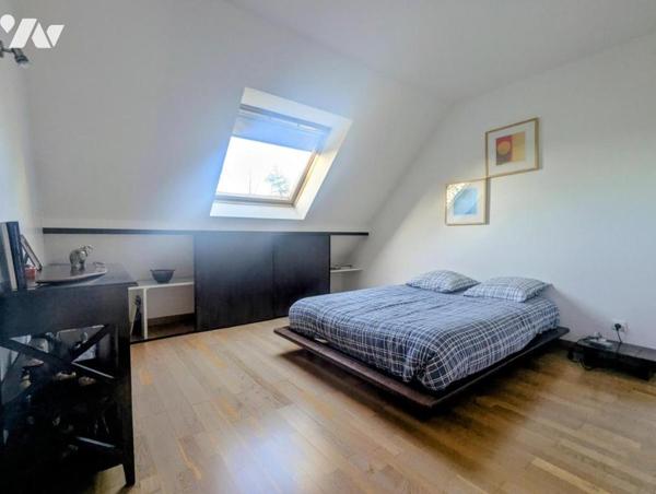 A VENDRE : à la campagne : Maison  d'architecte - 4 chambres - terrain de 6 800 m2