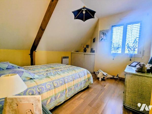 A VENDRE : à la campagne : Maison  d'architecte - 4 chambres - terrain de 6 800 m2