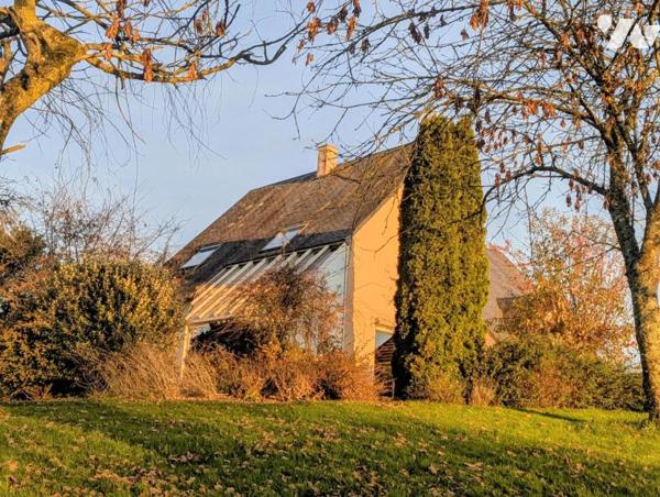 A VENDRE : à la campagne : Maison  d'architecte - 4 chambres - terrain de 6 800 m2