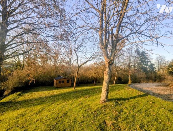 A VENDRE : à la campagne : Maison  d'architecte - 4 chambres - terrain de 6 800 m2