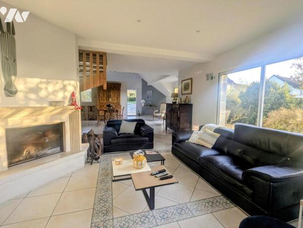 A VENDRE : à la campagne : Maison  d'architecte - 4 chambres - terrain de 6 800 m2