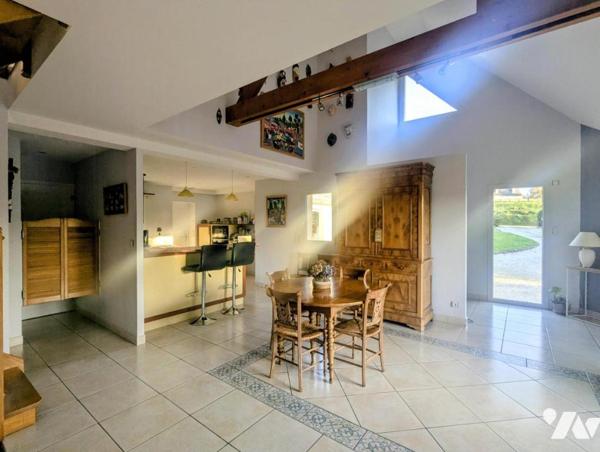 A VENDRE : à la campagne : Maison  d'architecte - 4 chambres - terrain de 6 800 m2