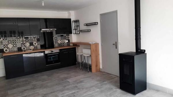 Devenez les premiers propriétaires de ce magnifique appartement T4 de 86 m² entièrement rénové, au sein d’une charmante copropriété à taille humaine.