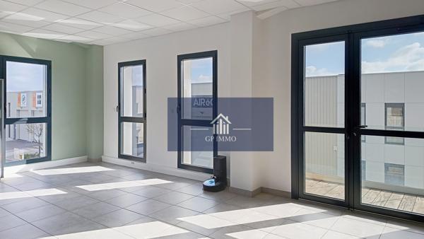 Bureau
        
        - 125 m² 270 000 € *