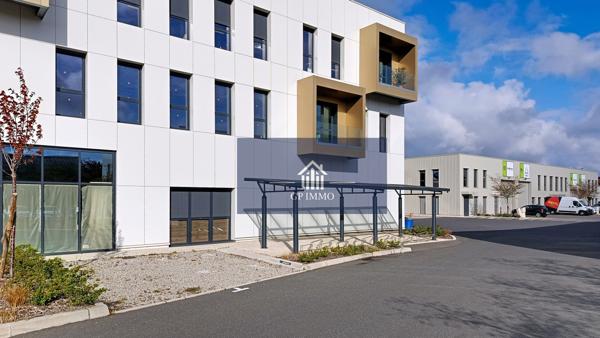 Bureau
        
        - 125 m² 270 000 € *