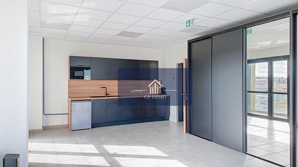 Bureau
        
        - 125 m² 270 000 € *