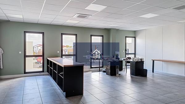 Bureau
        
        - 125 m² 270 000 € *