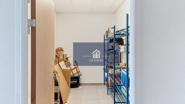 Bureau
        
        - 125 m² 270 000 € *