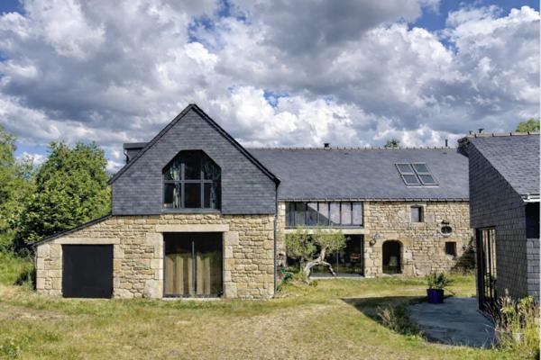 À vendre - Maison contemporaine, 7 pièces située à Plouray (56770)