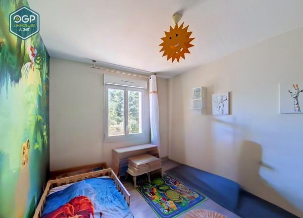 Maison T4 90 m², 3 chambres, garage et jardin DPE B