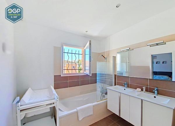 Maison T4 90 m², 3 chambres, garage et jardin DPE B