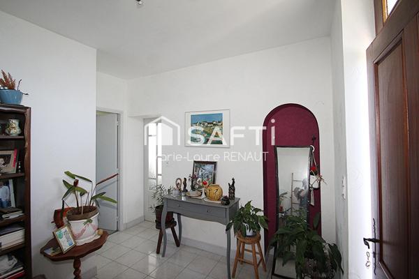 Maison de qualité -  Tout de plain-pied - Superbe extérieur - 4 chambres - 2 SDB et 2 WC