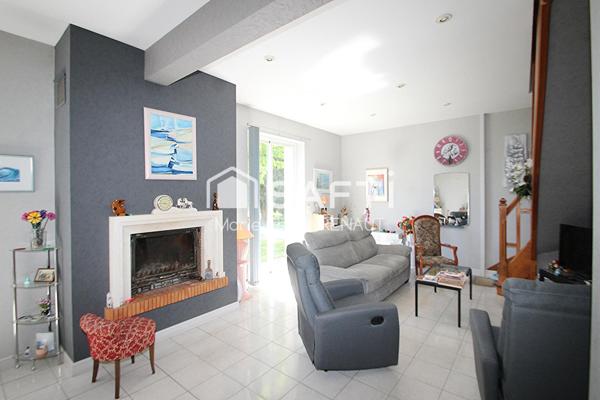 Maison de qualité -  Tout de plain-pied - Superbe extérieur - 4 chambres - 2 SDB et 2 WC