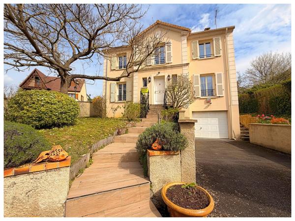 Maison Fontenay Le Fleury 7 pièce(s) 140 m2