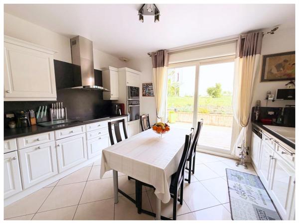 Maison Fontenay Le Fleury 7 pièce(s) 140 m2