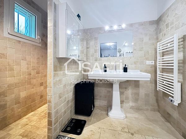 Sur Bedoin (84), maison à étage de 120 m2 env. avec dépendance 40 m2 sur terrain de 3000 m2