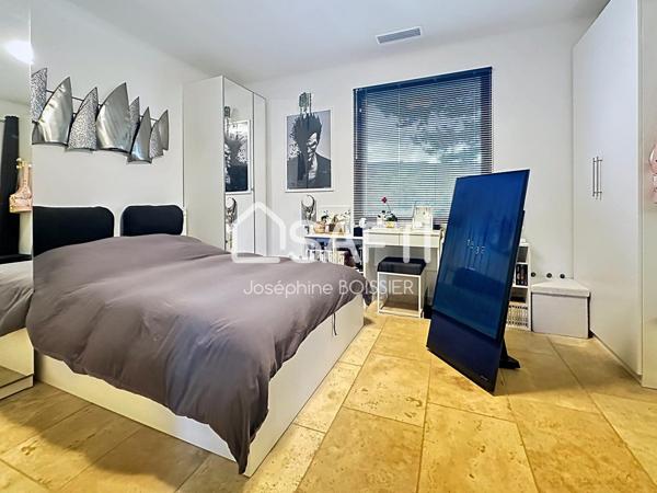 Sur Bedoin (84), maison à étage de 120 m2 env. avec dépendance 40 m2 sur terrain de 3000 m2