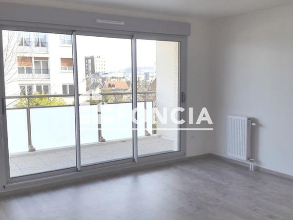 Location Appartement 2 pièces 42.9 m² - 2 AVENUE DES CANADIENS Le Petit Quevilly 76140