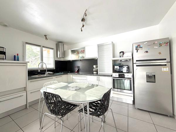 À VENDRE - Maison contemporaine de 115 m² à Villars (42390) - Vue exceptionnelle sur le Golf de Saint-Étienne