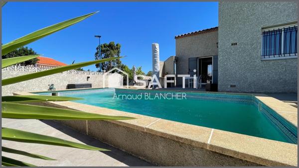 Villa avec piscine, trois chambres + bureau et garage.