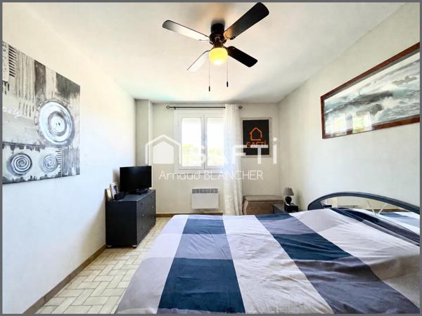Villa avec piscine, trois chambres + bureau et garage.