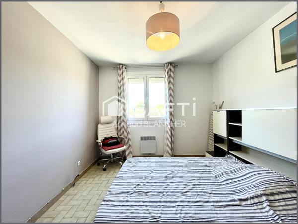 Villa avec piscine, trois chambres + bureau et garage.