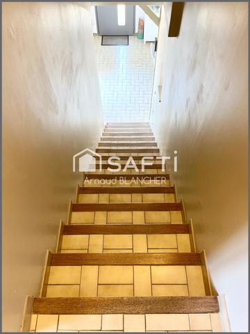 Villa avec piscine, trois chambres + bureau et garage.