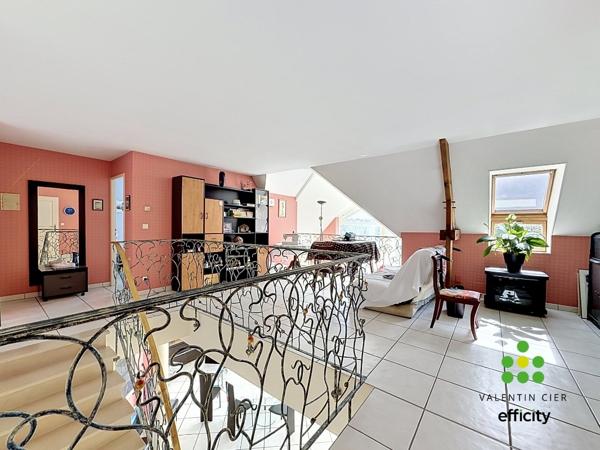 Maison
         6 pièces
        - 181 m² Exclusivité 720 000 € *