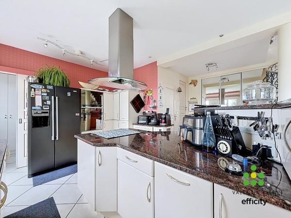 Maison
         6 pièces
        - 181 m² Exclusivité 720 000 € *