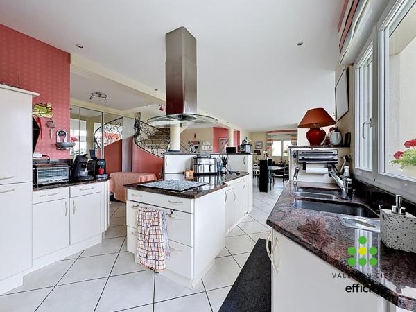Maison
         6 pièces
        - 181 m² Exclusivité 720 000 € *