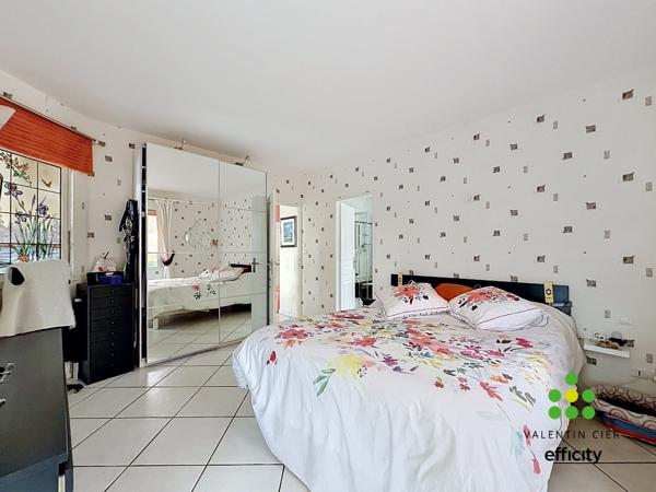 Maison
         6 pièces
        - 181 m² Exclusivité 720 000 € *