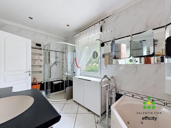 Maison
         6 pièces
        - 181 m² Exclusivité 720 000 € *