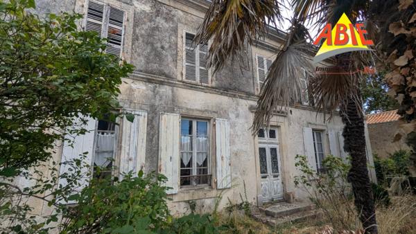 Maison  7 pièce(s)  5 chambre(s)  247 m²