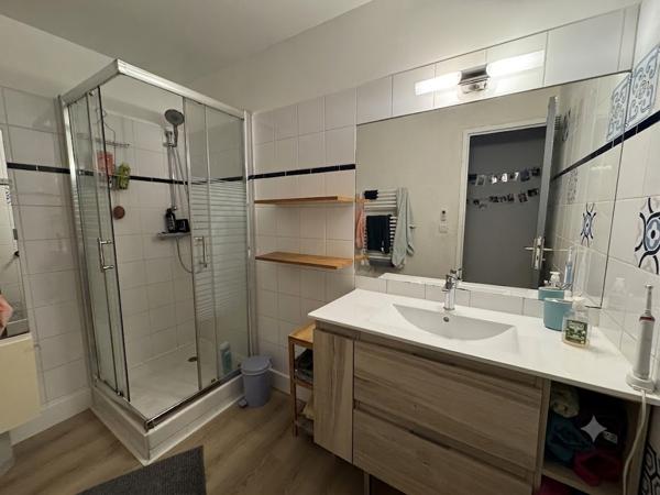 SECTEUR GARE DE VANNES CHARMANT T3 de 63m² - GARAGE ET PARKING , Vannes
