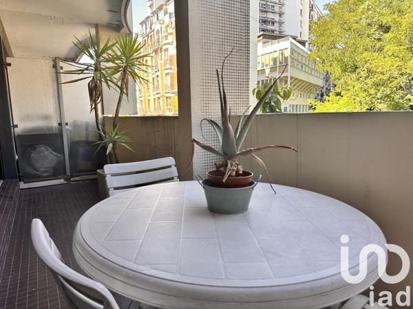 Appartement 2 pièces de 49 m² à Paris (75015)