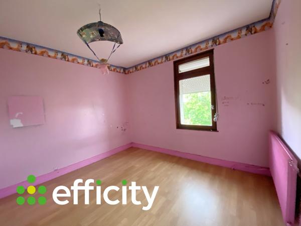 Maison
         5 pièces
        - 105 m² 75 700 € *