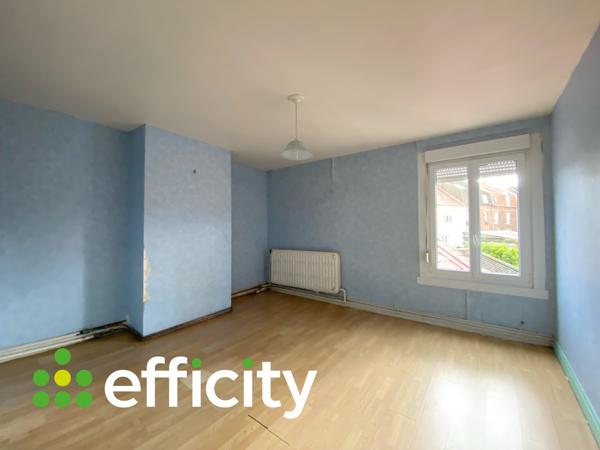 Maison
         5 pièces
        - 105 m² 75 700 € *