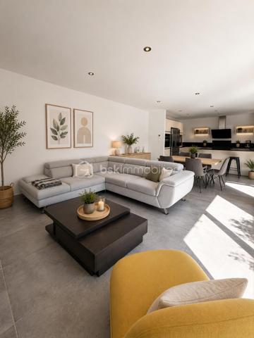 L’élégance contemporaine à quelques minutes des plages…
Dans l’un des secteurs les plus prisés de Six-Fours-les-Plages, Découvrez cette superbe villa contemporaine de 130 m², construite en 2021, où confort, modernité et qualité de vie se conjuguent à la perfection.

Son emplacement est un véritable atout. Vous profiterez d’un environnement résidentiel recherché, calme et familial, tout en rejoignant en seulement quelques minutes les magnifiques plages de Six-Fours, le port du Brusc, les commerces, les écoles ainsi que les principaux axes de circulation. Un équilibre parfait entre douceur de vivre et praticité du quotidien.

Dès l’entrée, la maison séduit par ses volumes généreux et sa belle luminosité. La pièce de vie, baignée de lumière grâce à ses larges ouvertures, accueille une cuisine entièrement aménagée et équipée qui s'intègre harmonieusement à l'espace salon/séjour créant un espace convivial où famille et amis aimeront se retrouver.
Le rez-de-chaussée offre également une petite suite parentale fonctionnelle avec son dressing et sa salle d’eau privative, une buanderie ainsi qu’un WC indépendant, permettant une vie de plain-pied particulièrement confortable.
À l’étage, chacun trouvera son espace. Trois chambres accueillent famille ou invités, dont une bénéficie de sa propre salle d’eau. Une quatrième pièce, actuellement aménagée en bureau, pourra facilement devenir une chambre supplémentaire selon vos besoins. Une salle de bains ainsi qu’un second WC indépendant complètent cet étage parfaitement pensé.

À l’extérieur, tout a été conçu pour profiter pleinement des beaux jours. Une élégante pergola bioclimatique prolonge la terrasse en bois, véritable espace de vie extérieur. Un magnifique jacuzzi, élégamment dissimulé sous une terrasse coulissante motorisée. Le jardin, facile d’entretien, permet de profiter pleinement de chaque instant sans contrainte. Des lauriers tiges et bambous ont récemment été plantés afin de renforcer l'intimité de la terrasse. Leur croissance permettra rapidement de créer un écran végétal naturel. 
Le stationnement est particulièrement confortable avec la possibilité de garer facilement au moins trois véhicules à l’intérieur de la propriété.
Construite selon les dernières normes, cette maison bénéficie de prestations haut de gamme garantissant confort et économies d’énergie :
   ●   DPE A
   ●   Climatisation gainable réversible
   ●   Ballon thermodynamique
   ●   Double vitrage
   ●   Volets roulants électriques
   ●   Construction 2021 répondant aux dernières normes

Les biens réunissant emplacement, prestations récentes et donc sans travaux à prévoir avec une qualité de vie sont actuellement recherchés. Ne laissez pas passer cette opportunité !
Nous restons disponibles 7 jours sur 7.