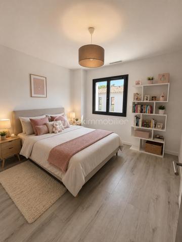 L’élégance contemporaine à quelques minutes des plages…
Dans l’un des secteurs les plus prisés de Six-Fours-les-Plages, Découvrez cette superbe villa contemporaine de 130 m², construite en 2021, où confort, modernité et qualité de vie se conjuguent à la perfection.

Son emplacement est un véritable atout. Vous profiterez d’un environnement résidentiel recherché, calme et familial, tout en rejoignant en seulement quelques minutes les magnifiques plages de Six-Fours, le port du Brusc, les commerces, les écoles ainsi que les principaux axes de circulation. Un équilibre parfait entre douceur de vivre et praticité du quotidien.

Dès l’entrée, la maison séduit par ses volumes généreux et sa belle luminosité. La pièce de vie, baignée de lumière grâce à ses larges ouvertures, accueille une cuisine entièrement aménagée et équipée qui s'intègre harmonieusement à l'espace salon/séjour créant un espace convivial où famille et amis aimeront se retrouver.
Le rez-de-chaussée offre également une petite suite parentale fonctionnelle avec son dressing et sa salle d’eau privative, une buanderie ainsi qu’un WC indépendant, permettant une vie de plain-pied particulièrement confortable.
À l’étage, chacun trouvera son espace. Trois chambres accueillent famille ou invités, dont une bénéficie de sa propre salle d’eau. Une quatrième pièce, actuellement aménagée en bureau, pourra facilement devenir une chambre supplémentaire selon vos besoins. Une salle de bains ainsi qu’un second WC indépendant complètent cet étage parfaitement pensé.

À l’extérieur, tout a été conçu pour profiter pleinement des beaux jours. Une élégante pergola bioclimatique prolonge la terrasse en bois, véritable espace de vie extérieur. Un magnifique jacuzzi, élégamment dissimulé sous une terrasse coulissante motorisée. Le jardin, facile d’entretien, permet de profiter pleinement de chaque instant sans contrainte. Des lauriers tiges et bambous ont récemment été plantés afin de renforcer l'intimité de la terrasse. Leur croissance permettra rapidement de créer un écran végétal naturel. 
Le stationnement est particulièrement confortable avec la possibilité de garer facilement au moins trois véhicules à l’intérieur de la propriété.
Construite selon les dernières normes, cette maison bénéficie de prestations haut de gamme garantissant confort et économies d’énergie :
   ●   DPE A
   ●   Climatisation gainable réversible
   ●   Ballon thermodynamique
   ●   Double vitrage
   ●   Volets roulants électriques
   ●   Construction 2021 répondant aux dernières normes

Les biens réunissant emplacement, prestations récentes et donc sans travaux à prévoir avec une qualité de vie sont actuellement recherchés. Ne laissez pas passer cette opportunité !
Nous restons disponibles 7 jours sur 7.