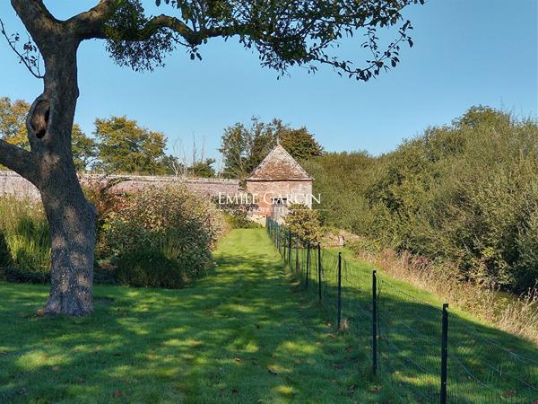 À VENDRE - Seine-Maritime. Manoir avec dépendances et piscine sur plus de 4 hectares de parc
