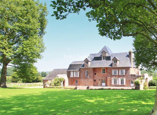 À VENDRE - Seine-Maritime. Manoir avec dépendances et piscine sur plus de 4 hectares de parc