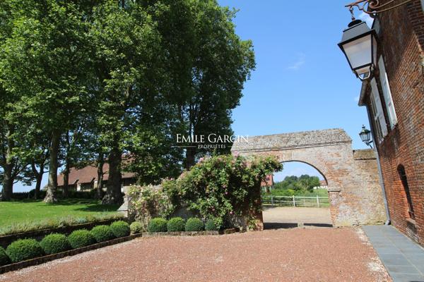 À VENDRE - Seine-Maritime. Manoir avec dépendances et piscine sur plus de 4 hectares de parc