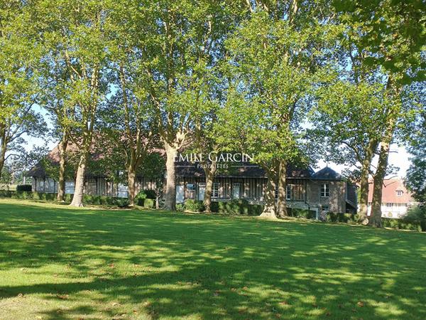 À VENDRE - Seine-Maritime. Manoir avec dépendances et piscine sur plus de 4 hectares de parc