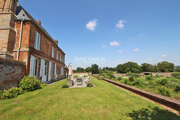 À VENDRE - Seine-Maritime. Manoir avec dépendances et piscine sur plus de 4 hectares de parc