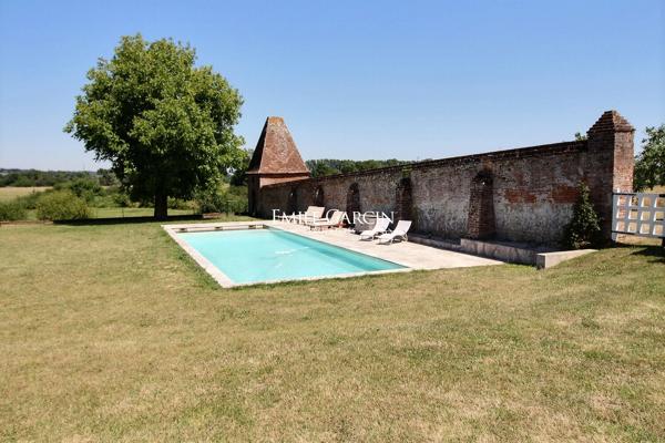 À VENDRE - Seine-Maritime. Manoir avec dépendances et piscine sur plus de 4 hectares de parc