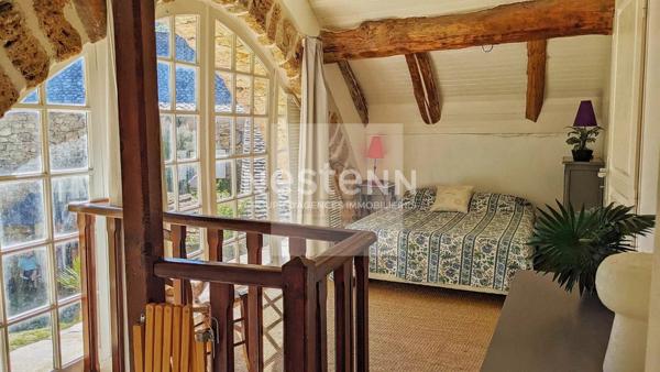 Propriété En Pierre Avec Ses Dépendances