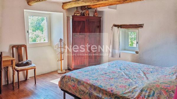 Propriété En Pierre Avec Ses Dépendances